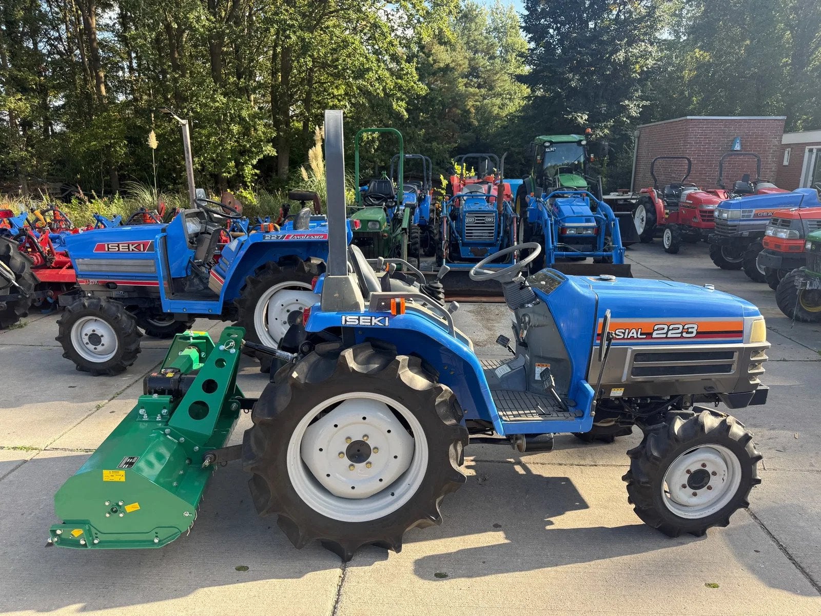 Iseki Sial 223 met Klepelmaaier, Autres types