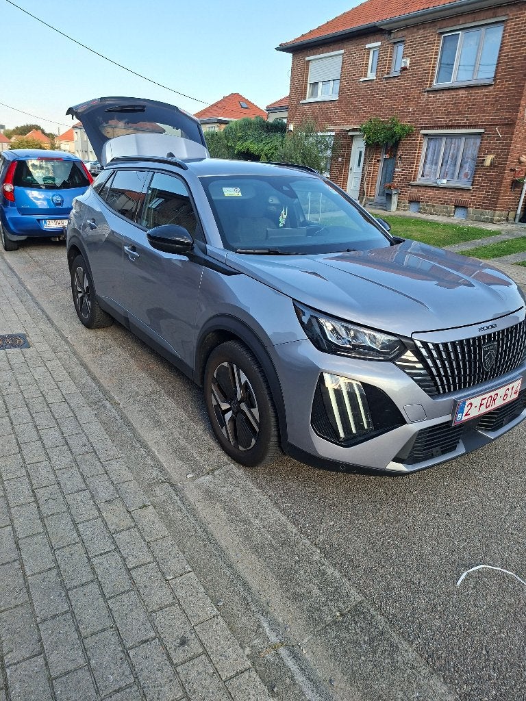 Peugeot 2008, 11/ 2023 , automatique,  essence 130ch, Autos, Argent ou Gris, Achat, Euro 6, Entretenue par le concessionnaire