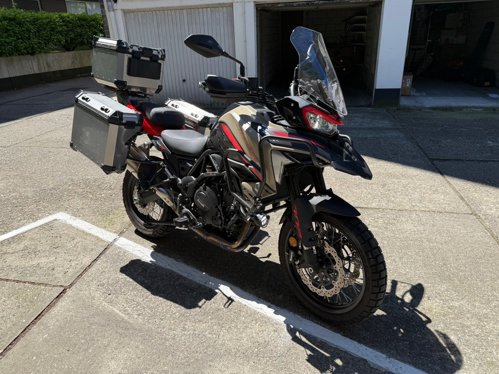BENELLI TRK 702 X, top case, phares spot rallye, Motos, Particulier