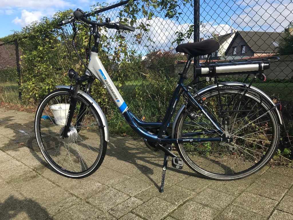 Damesfiets Electrisch., wit met zwart., Fietsen en Brommers, Gebruikt, Velgrem, 47 tot 50 cm, Versnellingen
