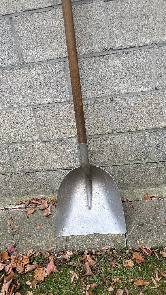 Lichteschep voor paardenmest ,enz.Aluminium, Enlèvement, Utilisé