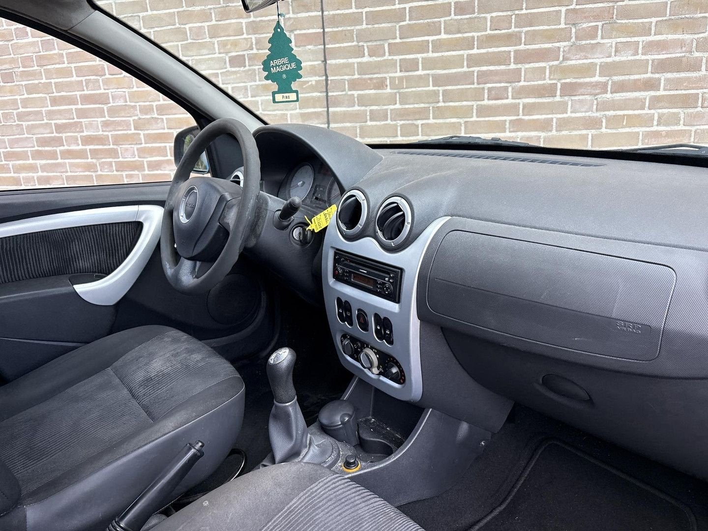 Dacia Sandero 1.2 Lauréate, Auto's, Dacia, 139 g/km, Zwart, Elektrische ramen, Bedrijf