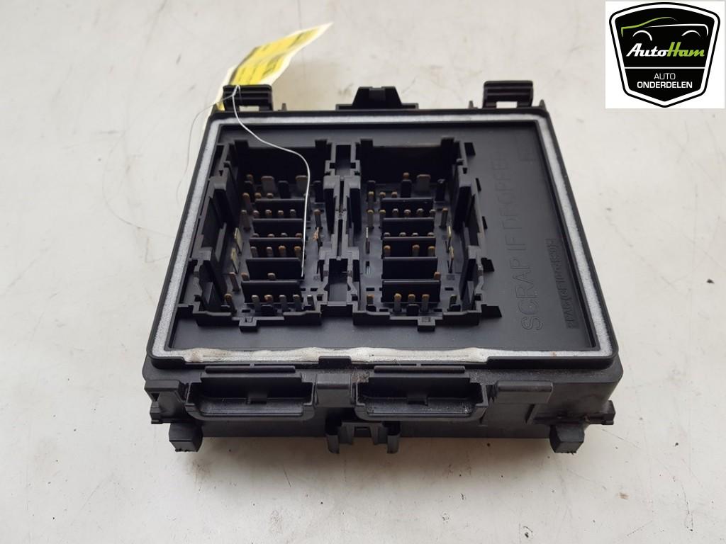 ZEKERINGKAST Ford Focus 4 Wagon (01-2018/12-2025), Auto-onderdelen, Elektronica en Kabels, Ford, Gebruikt