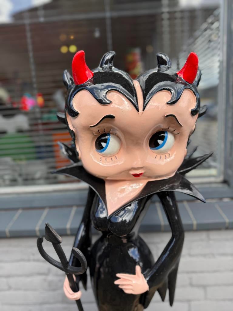 Grande statue de Betty Boop en tant que diable, Enlèvement, Utilisé, Humain