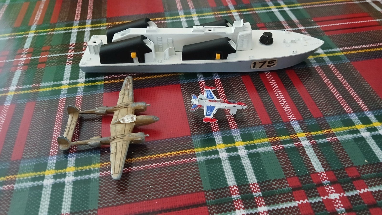 Bateau à missiles Dinky Toys Osa 2, éclairage Lockheed P38 Z, Enlèvement ou Envoi