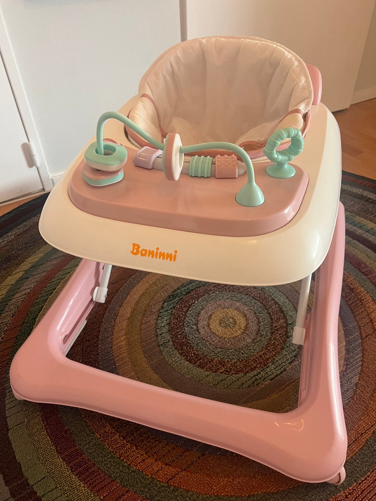 Déambulateur pour bébé Baninni rose avec dessus de jeu, Enlèvement, Comme neuf