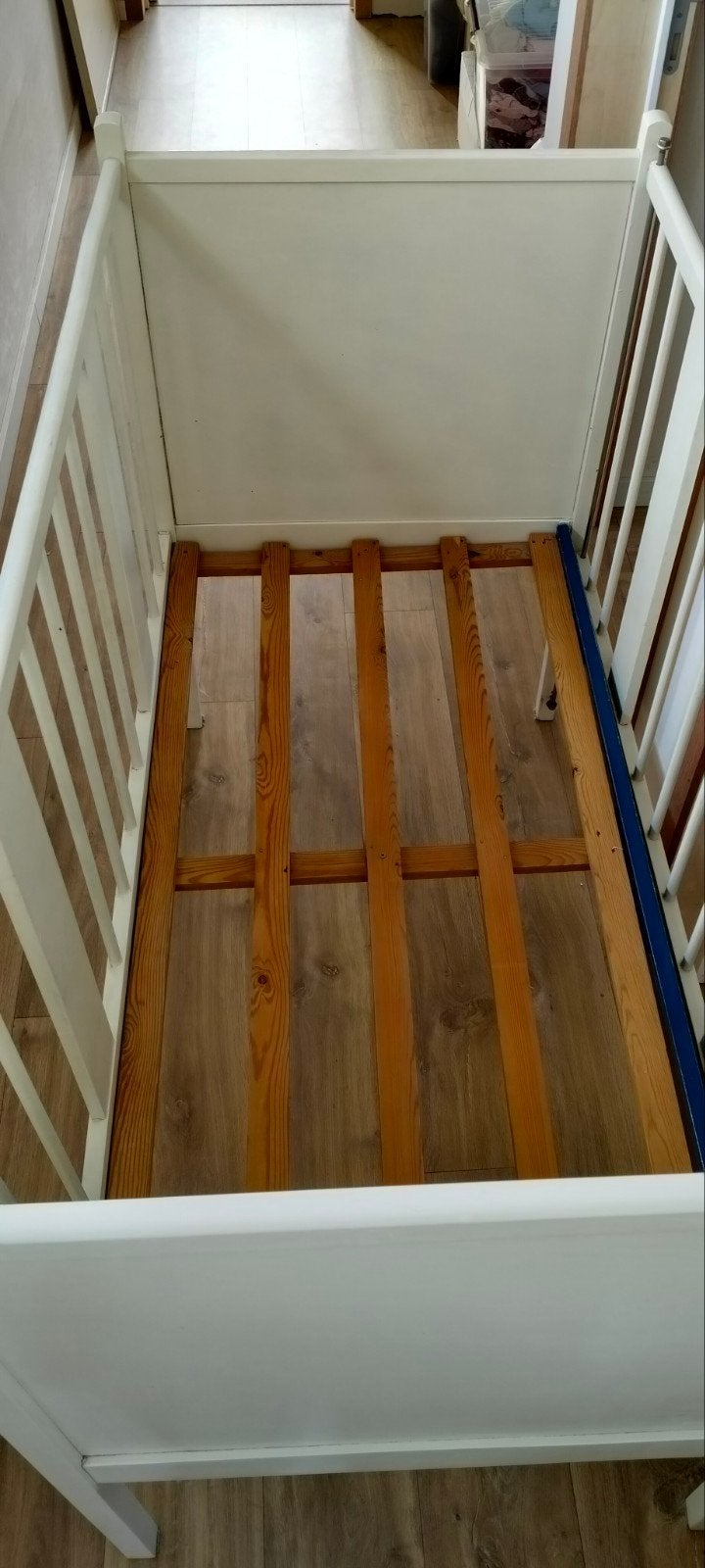 Babybed te koop, Kinderen en Baby's, Kinderkamer | Bedden, Ophalen, Matras