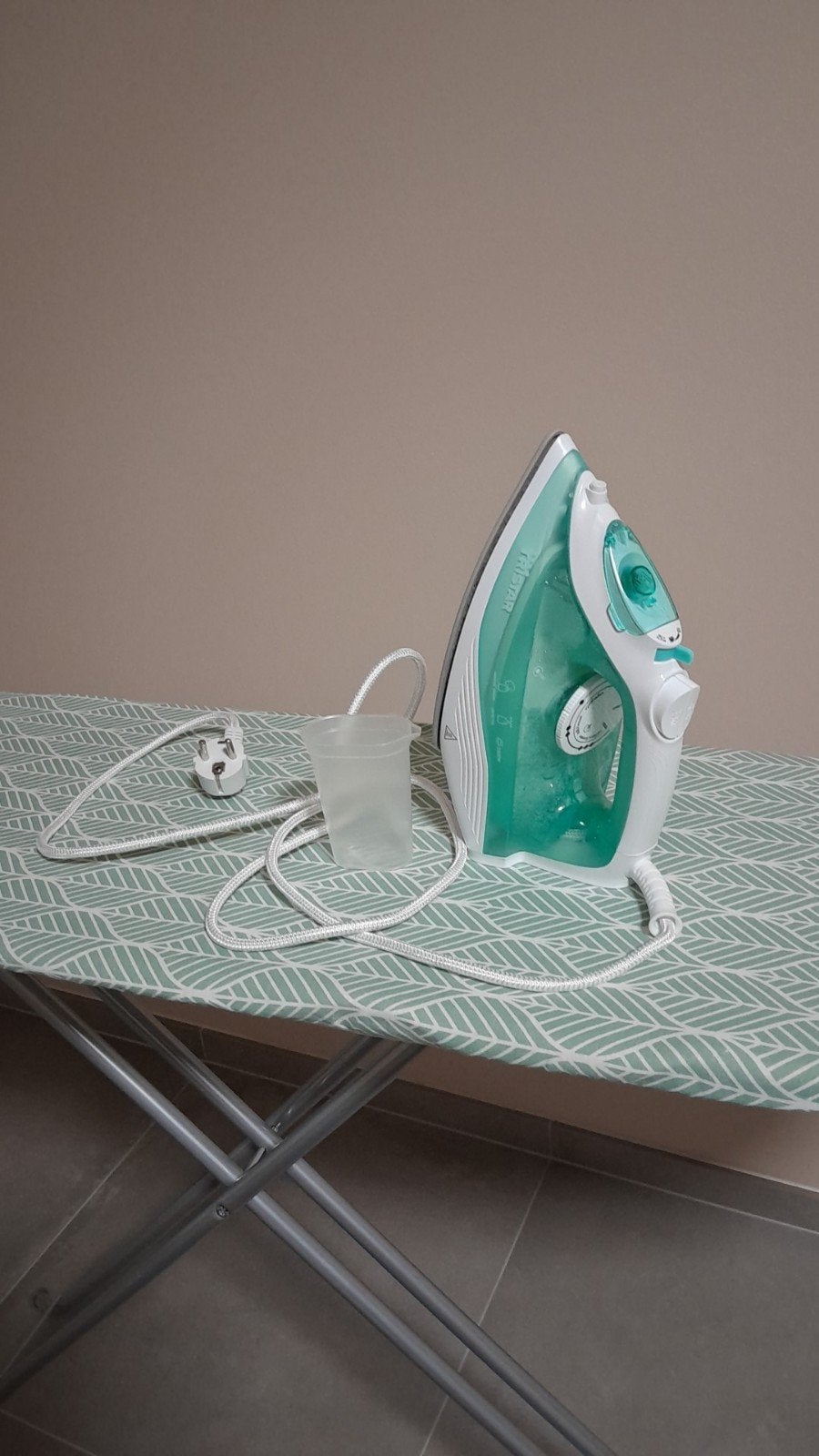 te koop Strijkplank met Strijkijzer voor 30 Euro, Elektronische apparatuur, Ophalen