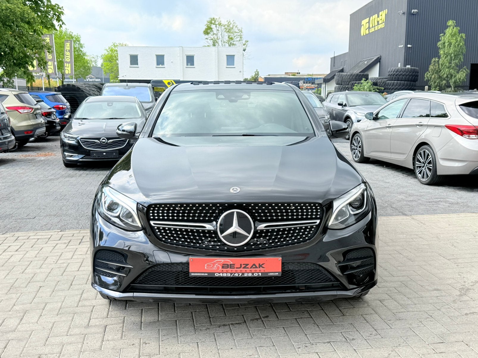 Mercedes GLC 250 4MATIC Coupe AMG 1j Garantie, Auto's, Automaat, Euro 6, Alcantara, Zwart