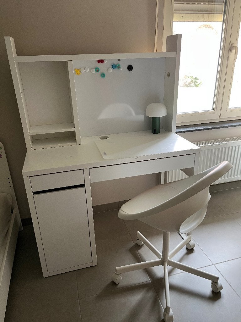 Bureau + stoel, Ophalen, Kinderbureau, Zo goed als nieuw, IKEA
