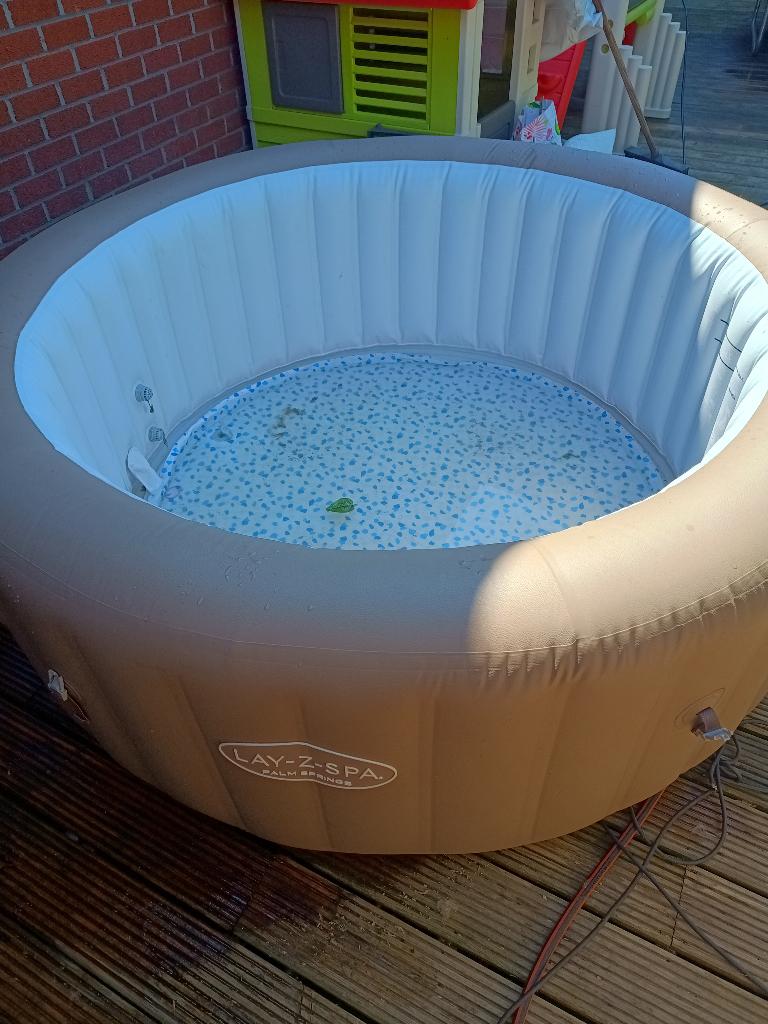 Jacuzzi, Jardin & Terrasse, Enlèvement, Comme neuf, Pompe, Gonflable