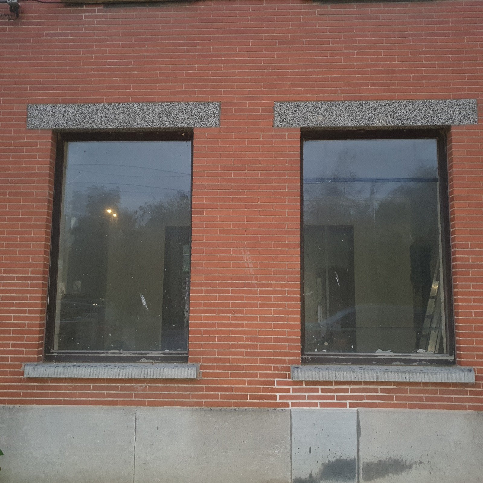 2 ramen meranti dubbel glas, Ophalen, Gevelraam of Ruit, 160 cm of meer, Zo goed als nieuw