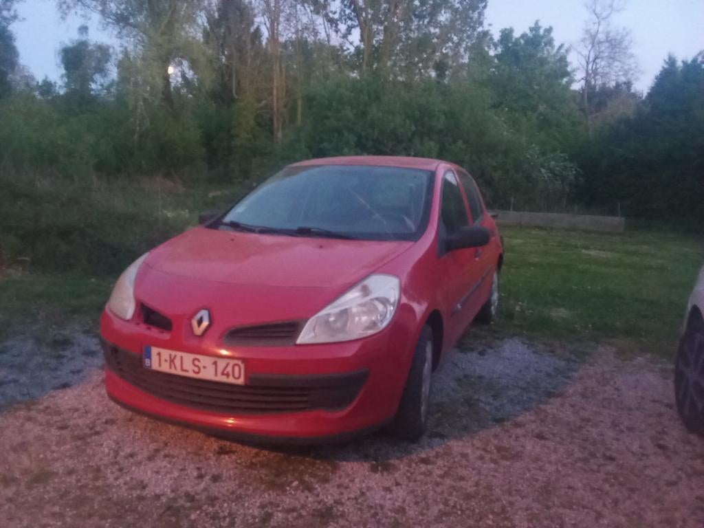 Renault Clio 3 1200cc distri à chaine essence 219000 sans CT, Auto's, Particulier, Te koop