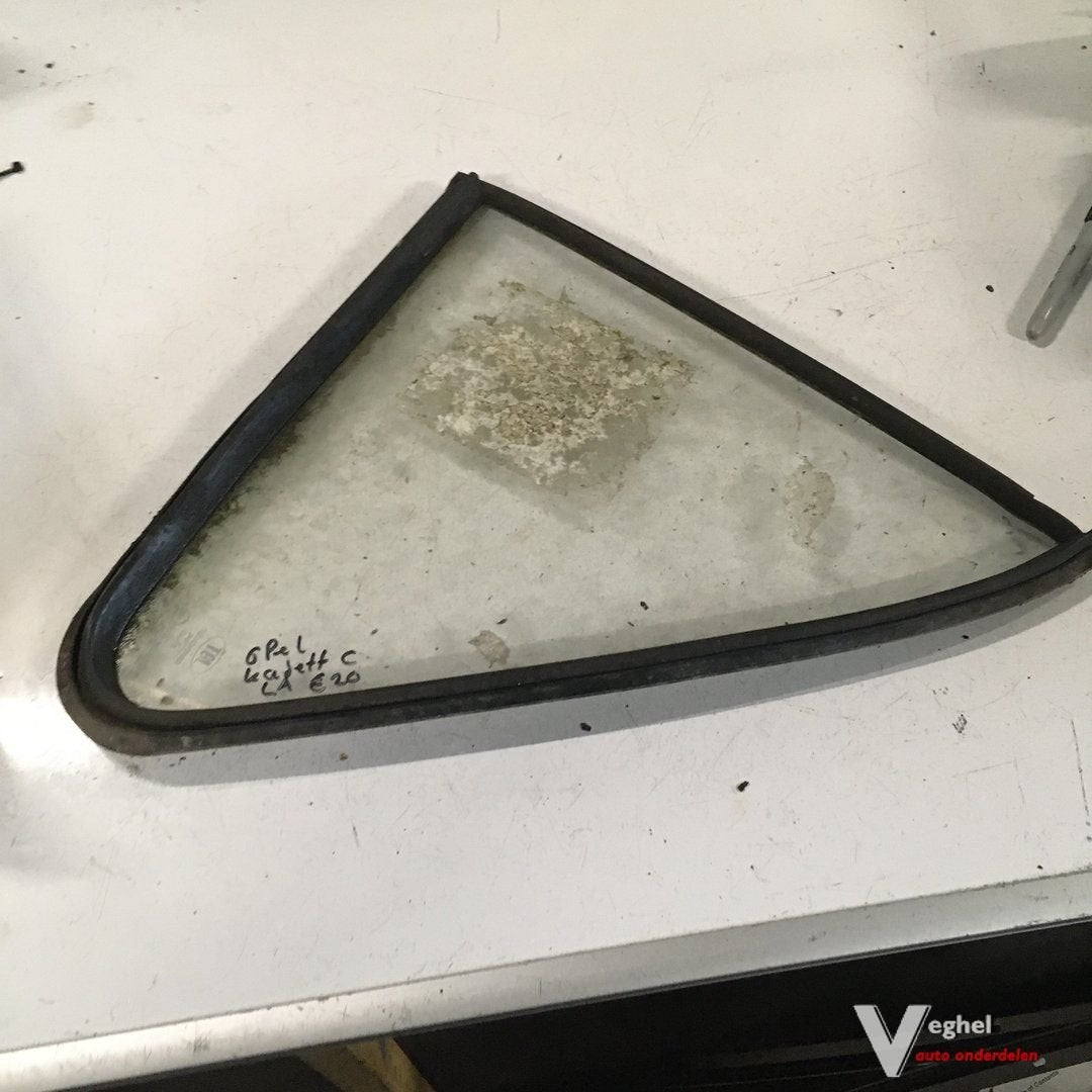Opel Kadett C Ruit Linksachter  ( driehoek ), Auto-onderdelen, Ruiten en Toebehoren, Gebruikt, -, -, Ophalen of Verzenden