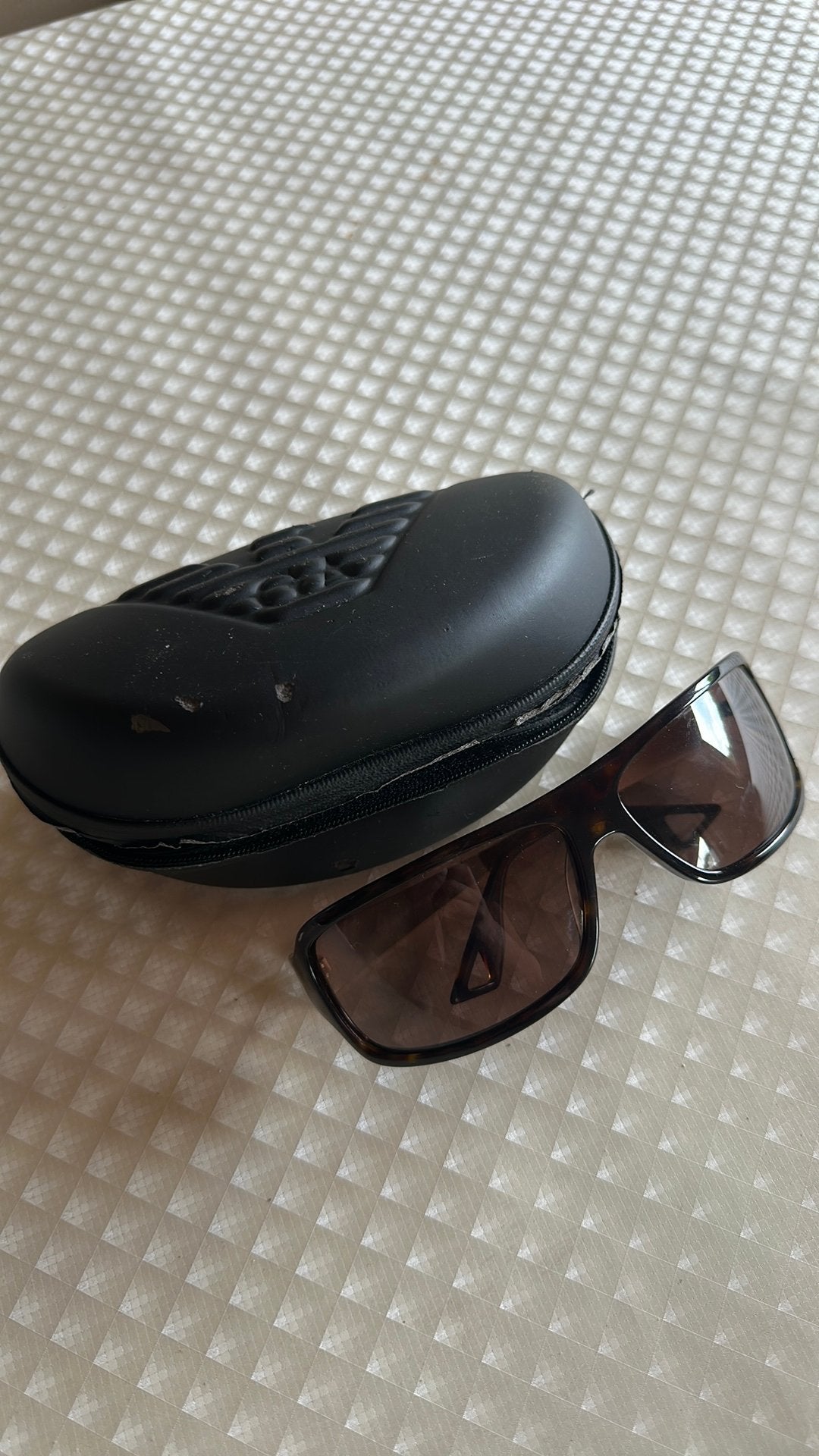 Emporio armani zonnebril, Handtassen en Accessoires, Zonnebrillen en Brillen | Dames, Zonnebril, Bruin, Zo goed als nieuw, Ophalen