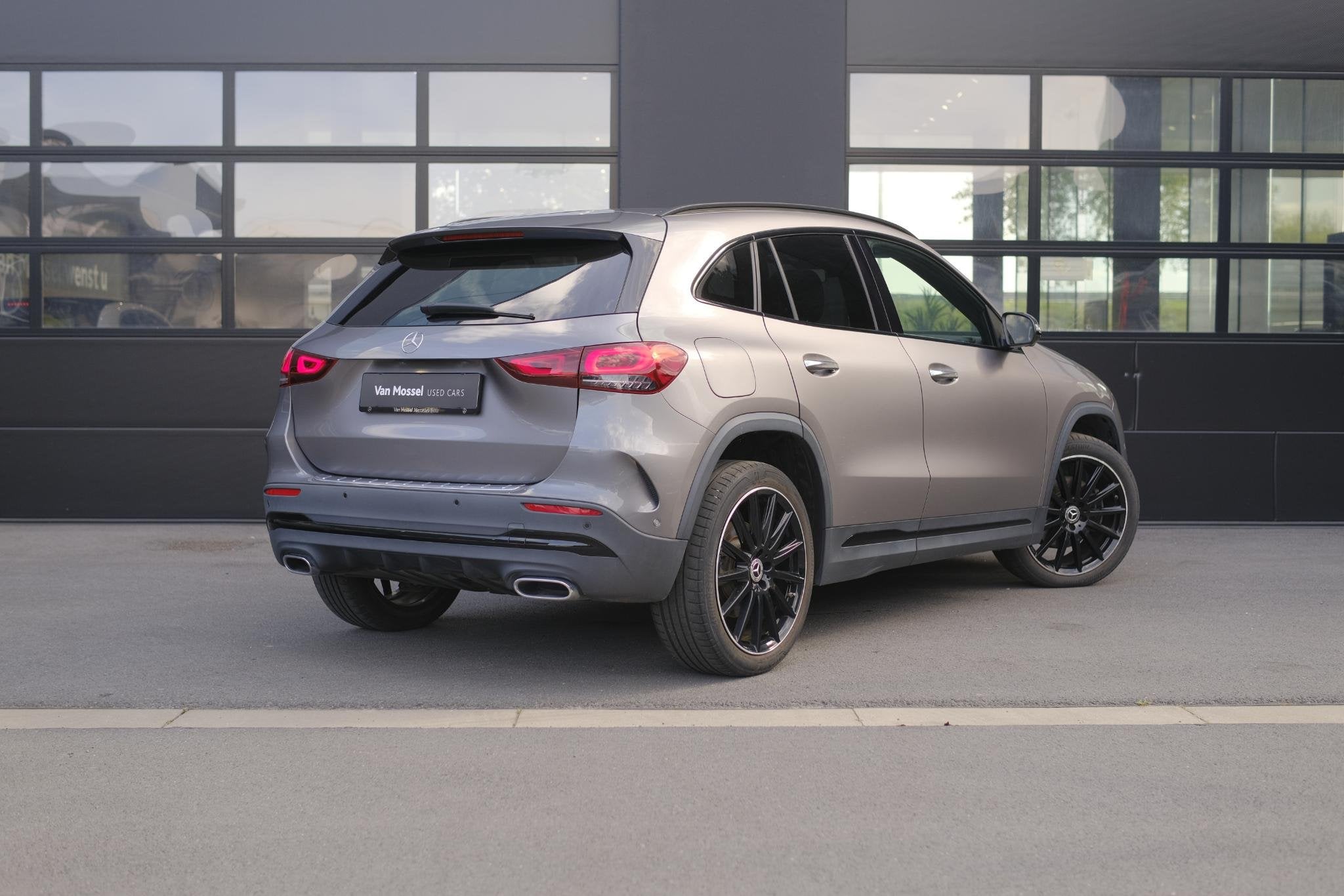 Mercedes-Benz GLA 250 e AMG Line + LEDER + PANO + MULTIBEAM, Autos, Achat, 1800 kg, Euro 6, Entreprise