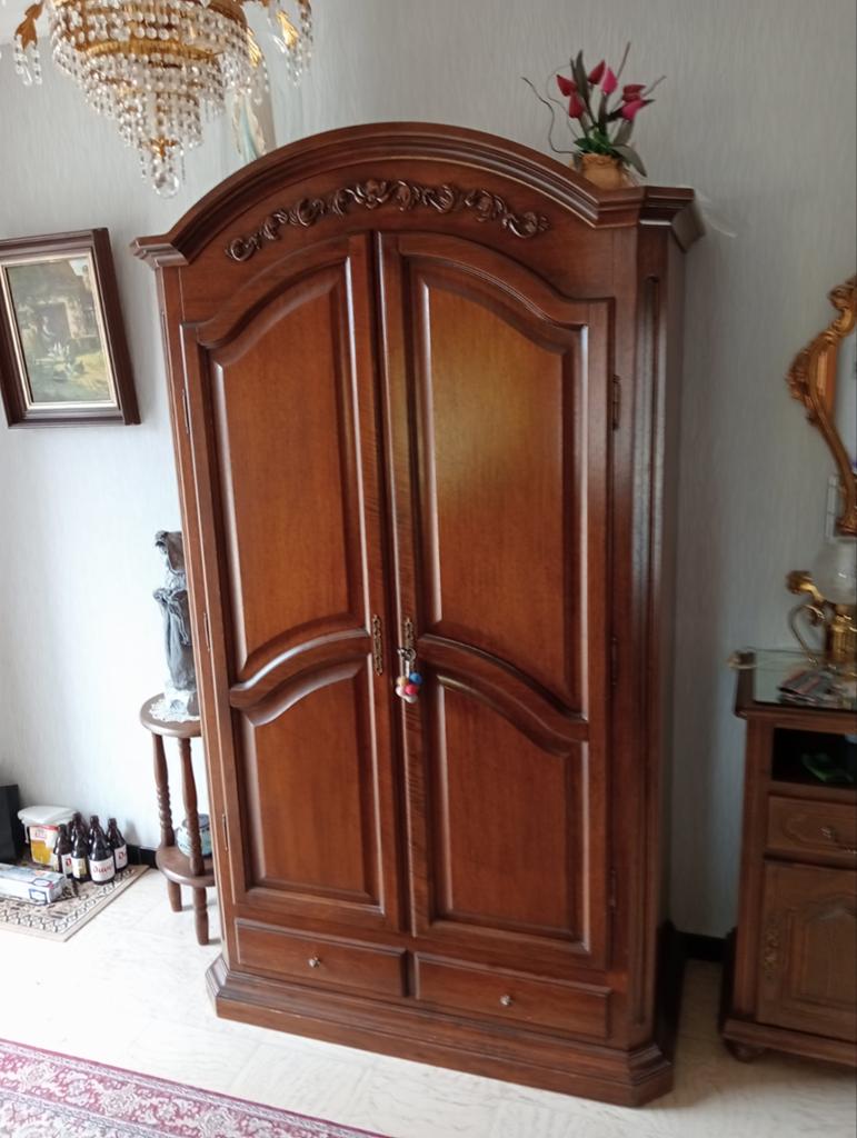 Belle armoire d'entrée ancienne, Enlèvement