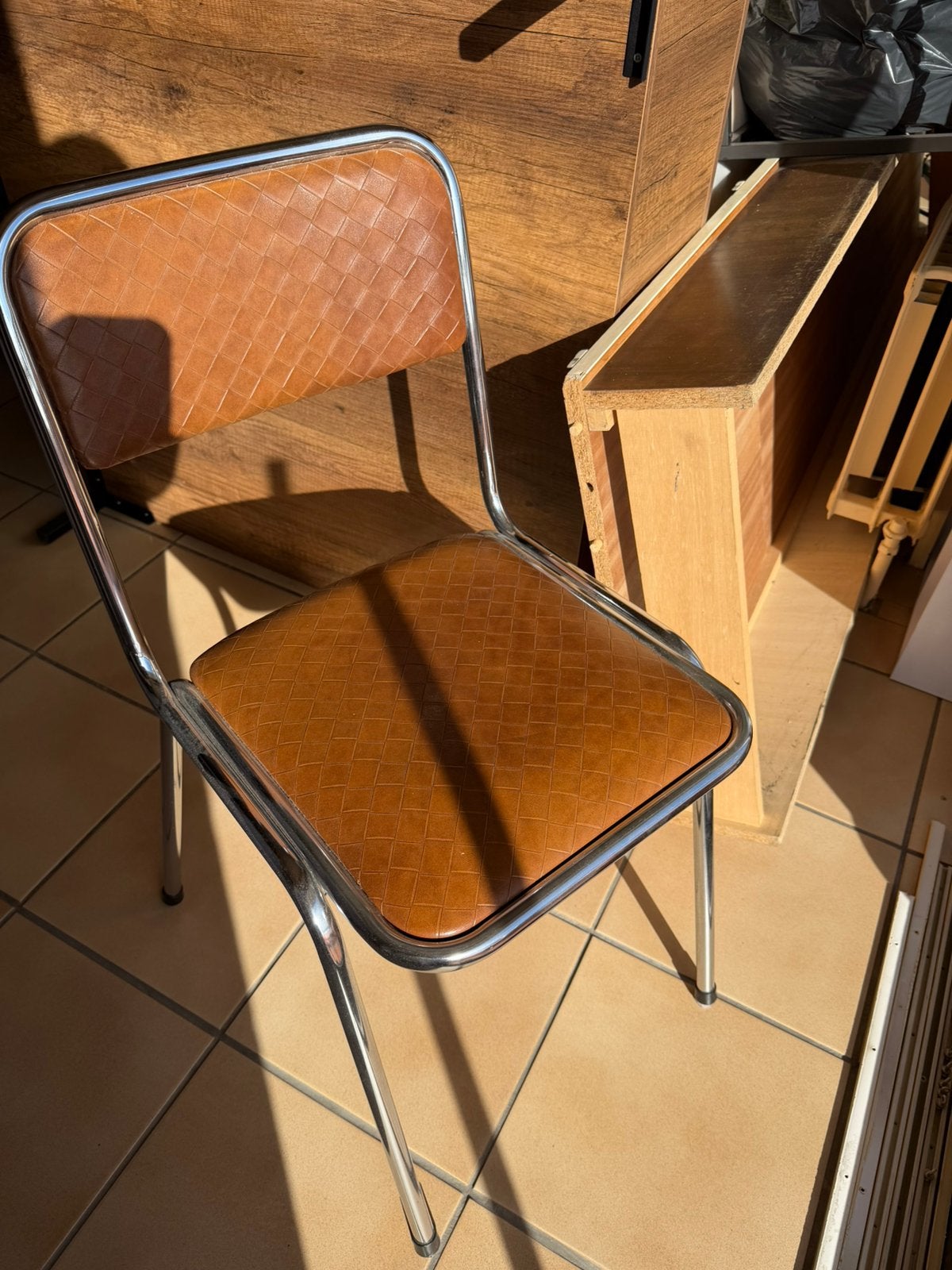 5 chaises Tavo vintage —fabriquées en Belgique — années 1970, 5 vintage Tavo-stoelen – Belgische makelij – jaren 70, Brun, Enlèvement