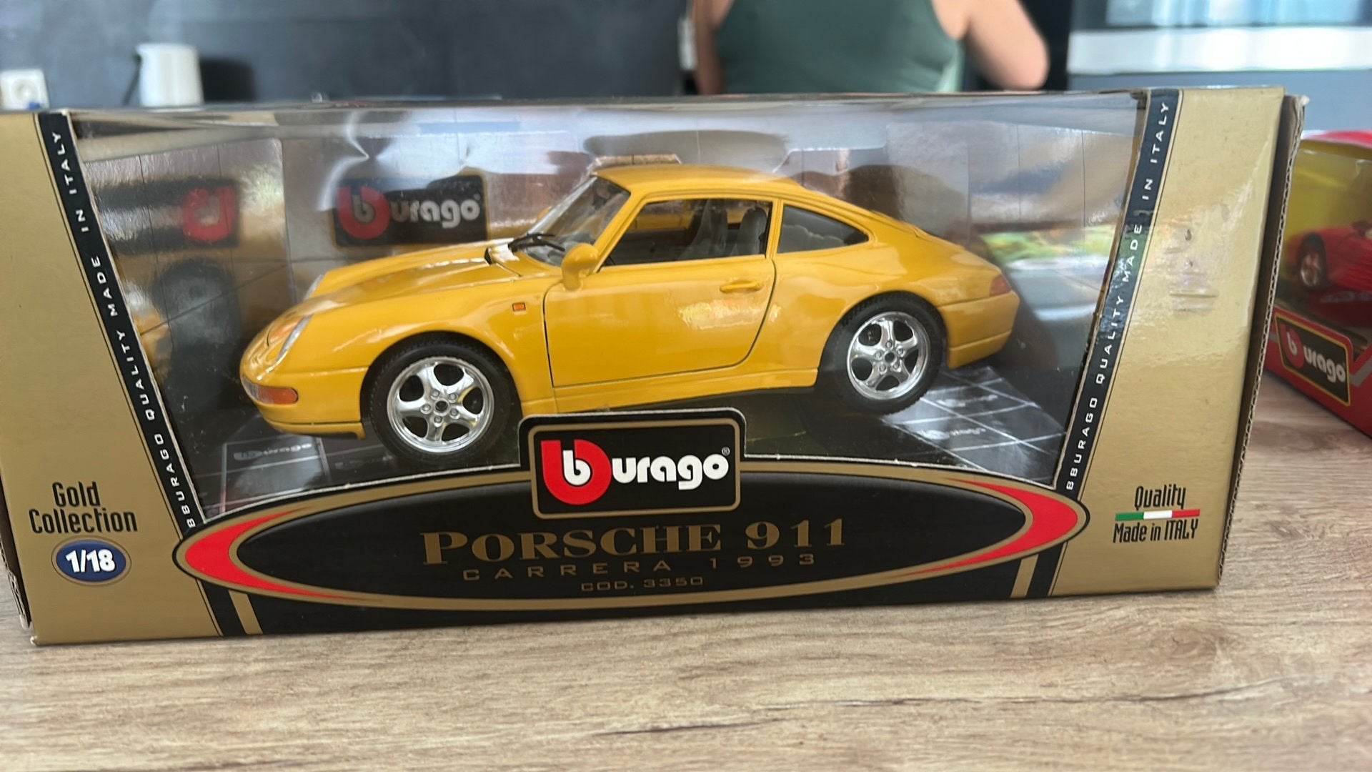 Porsche 911 carrera geel (1993), Hobby & Loisirs créatifs, Voitures miniatures | 1:18, Enlèvement, Neuf, Voiture, Burago