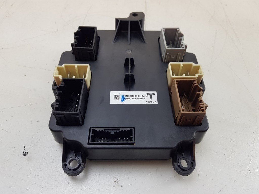 ORDINATEUR VEROUILLAGE CENTRALISE (|106205610B|106205600|106, Germany_Sales@tesla.com, Utilisé, Autres marques automobiles, Ludwig-Prandtl-Straße 27 - 29
12526  Berlin, DE