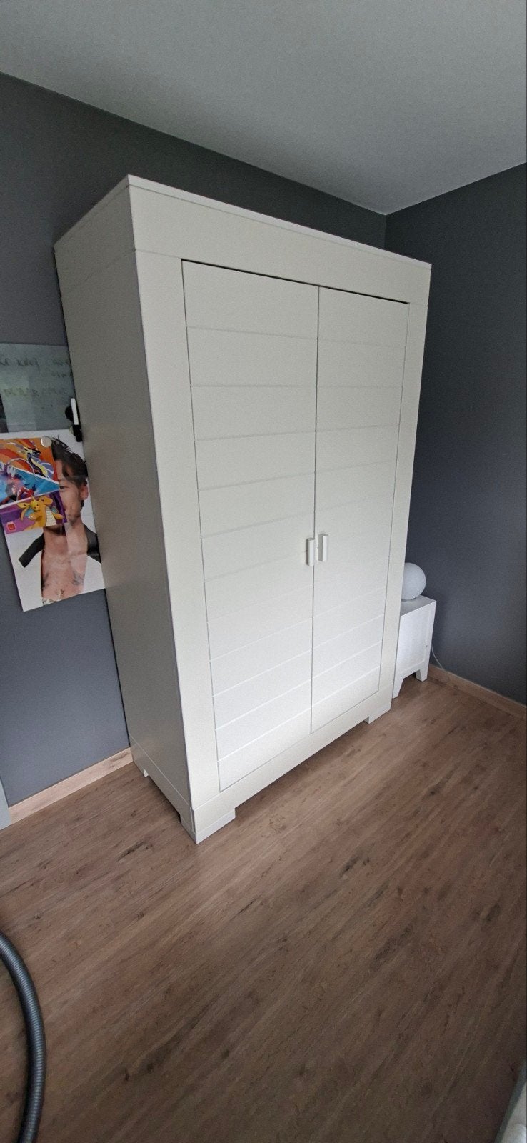 Witte 2 deurs kleerkast, Ophalen