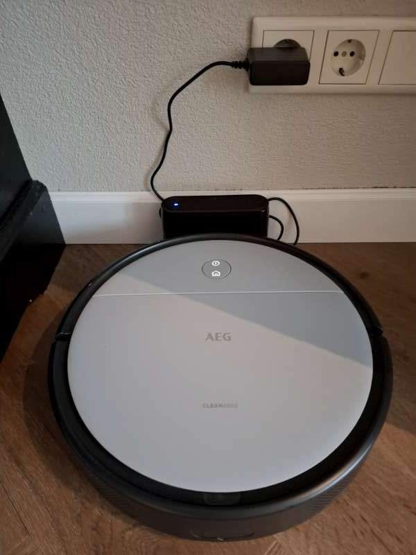 Robotstofzuiger AEG Clean 6000, Elektronische apparatuur, Stofzuigers, Zo goed als nieuw, Robotstofzuiger, AEG, 2000 watt of meer