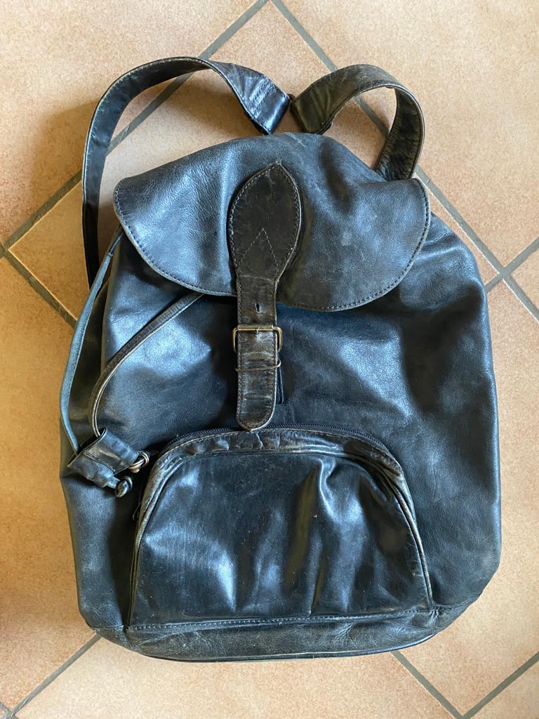 Sac à dos en beau cuir noir souple patiné vintage H 30 cm, Autres marques, 25 à 40 cm, 30 à 45 cm, Utilisé