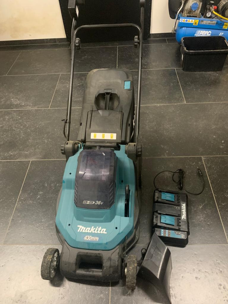 Makita grasmachine 2x18V, Ophalen, Cirkelmaaier, Gebruikt, Accu-grasmaaier