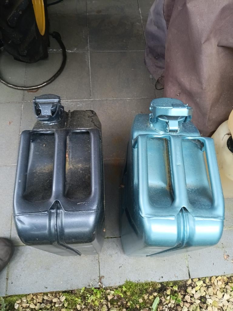 Jerrycan, Ophalen, Gebruikt