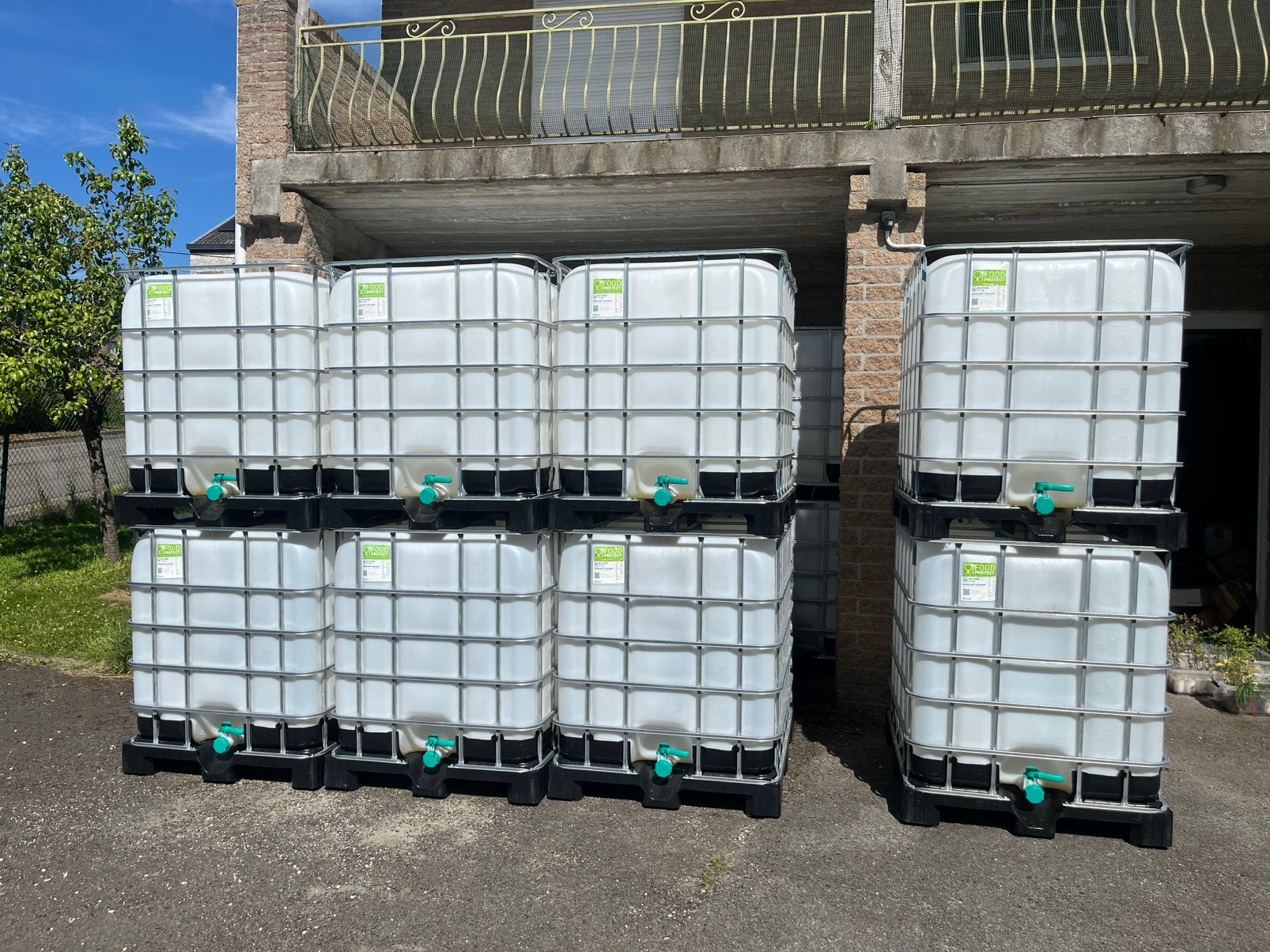 IBC FOOD-tanks van 1000 L — Kunststof pallet, 150 liter of meer, Ophalen, Zo goed als nieuw, Metaal