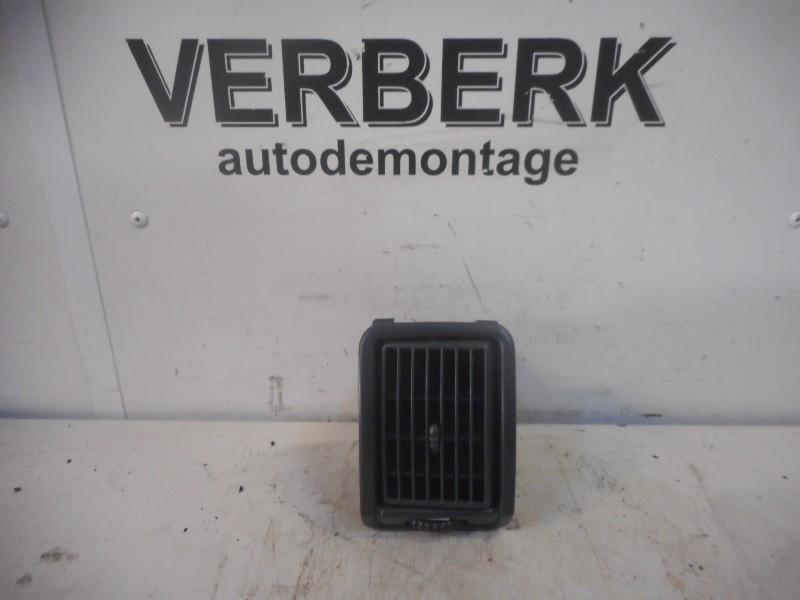 AERATEUR TABLEAU DE BORD DROIT Volvo 440 (60610), Utilisé, Volvo
