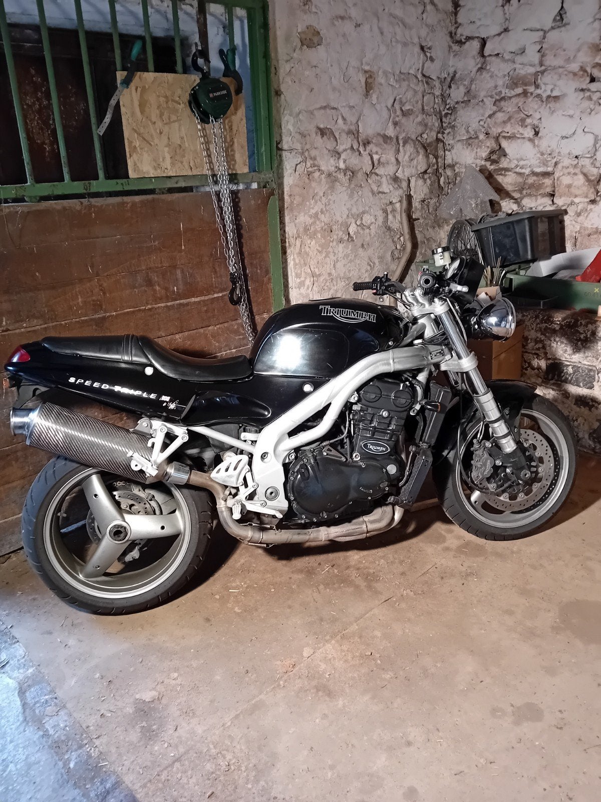 A vendre Triumph speed triple 955 année 2001 deux bon pneus, Particulier