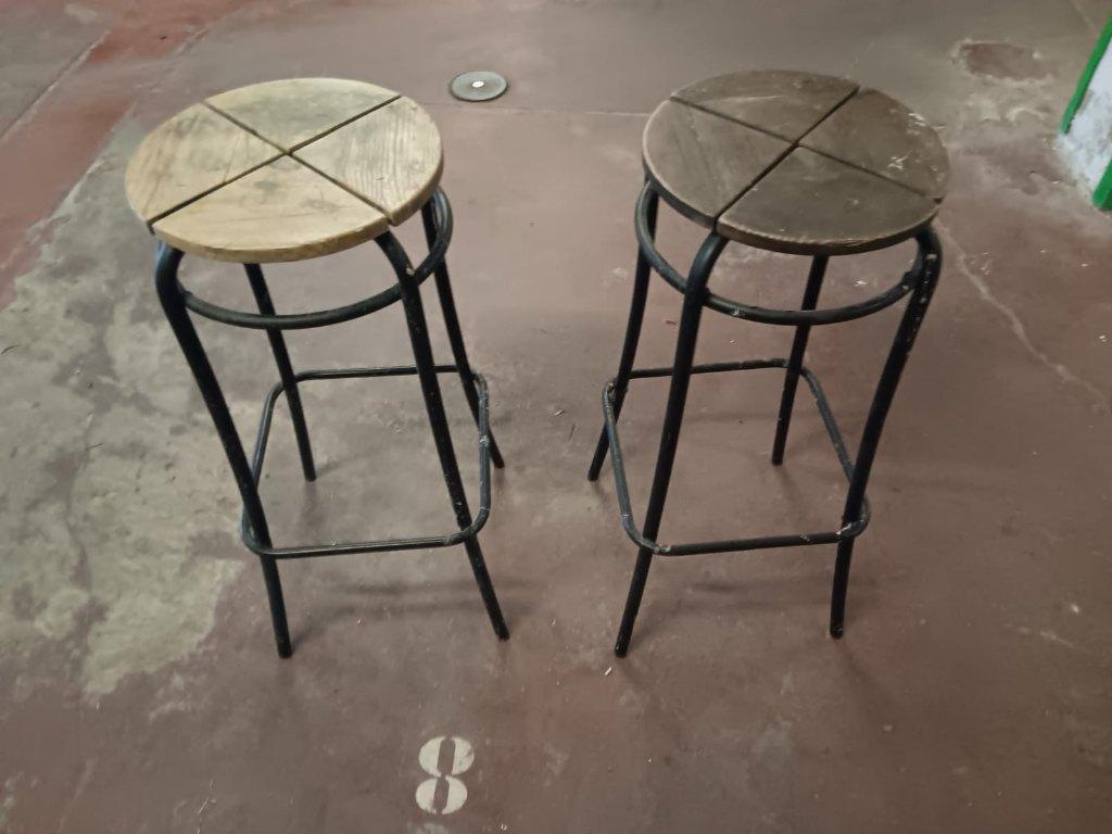 Tabourets de Bar, 2 tabourets, Enlèvement, Utilisé, Bois