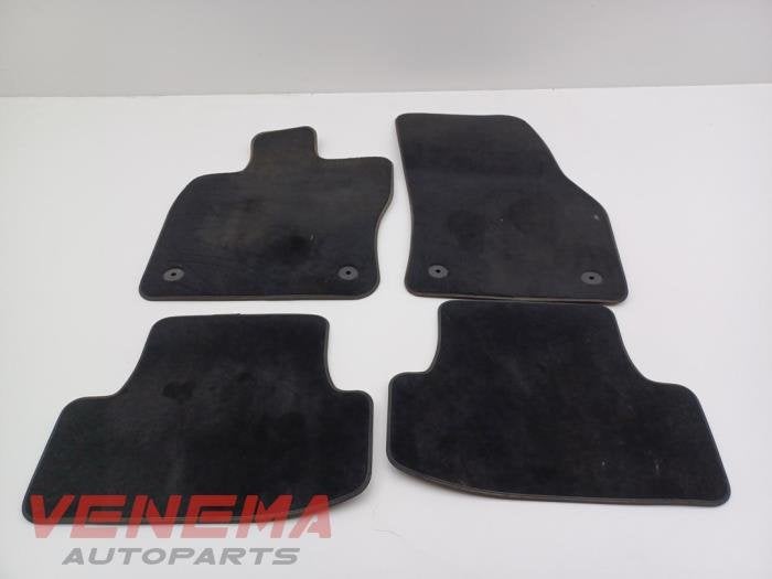 Kit tapis d'un Volkswagen T-Roc, Volkswagen, -, 3 mois de garantie, Utilisé