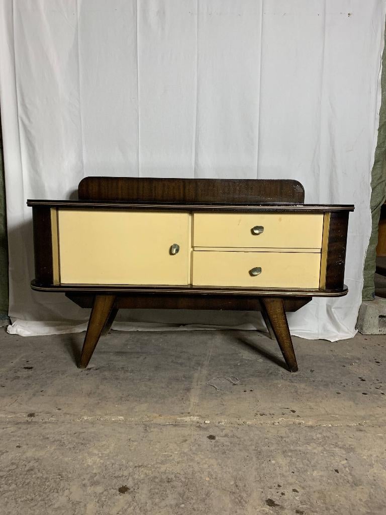 vintage dressoir met leuke accenten, Huis en Inrichting, Kasten | Dressoirs, Ophalen, 100 tot 150 cm, Gebruikt, Met deur(en)