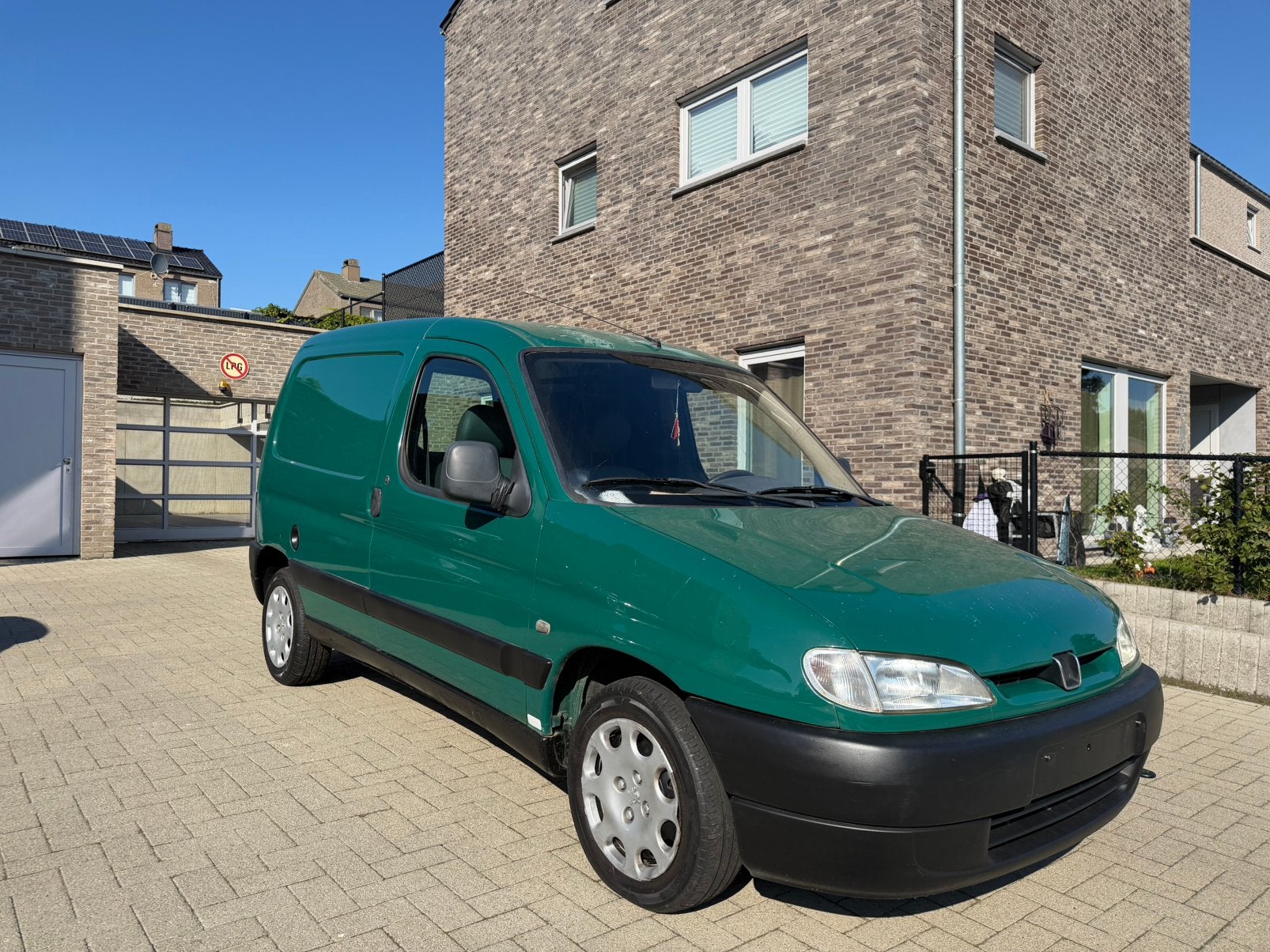 Peugeot partner 1.9d (2002) — 233.000KM — Gekeurd VVK, Auto's, Voorwielaandrijving, Leder, 1900 cc, 2 zetels