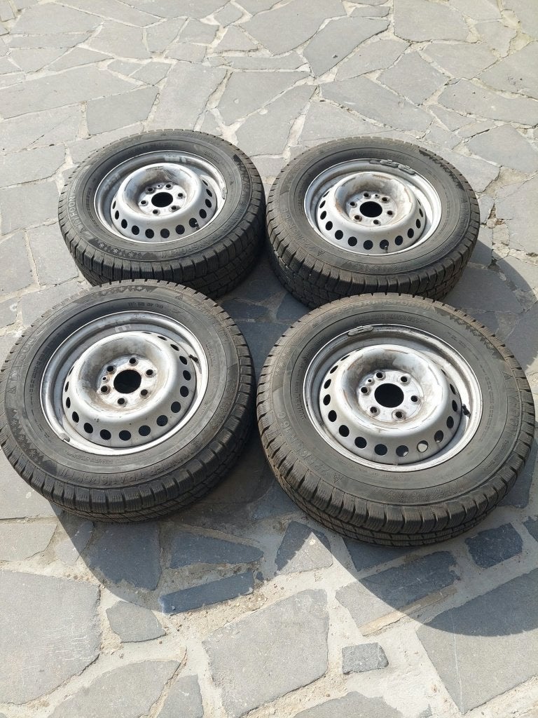 4Winterbanden op originele iveco daily velgen, Autos : Pièces & Accessoires, Pneus et Jantes, Pneus hiver, 16 pouces, Véhicule utilitaire
