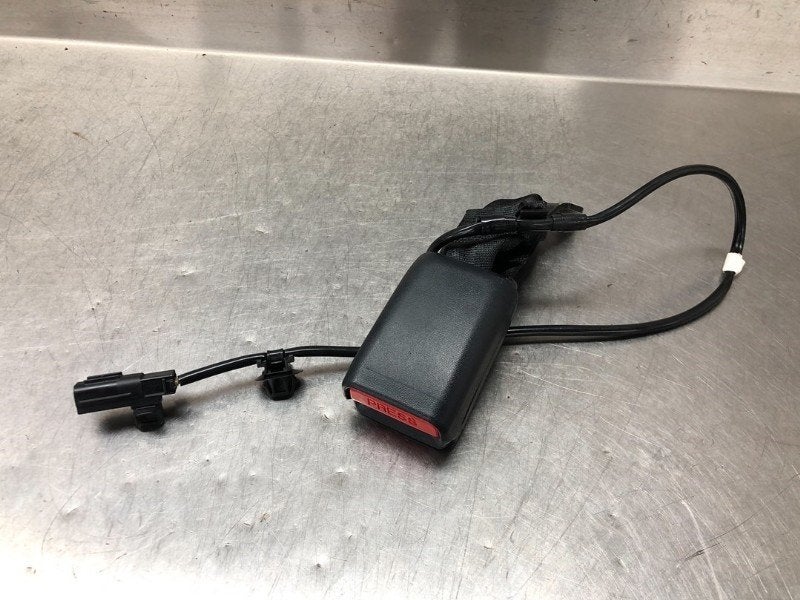 BOUCLE DE CEINTURE ARRIÈRE GAUCHE Eclipse Cross (GK / GL), Utilisé, Mitsubishi