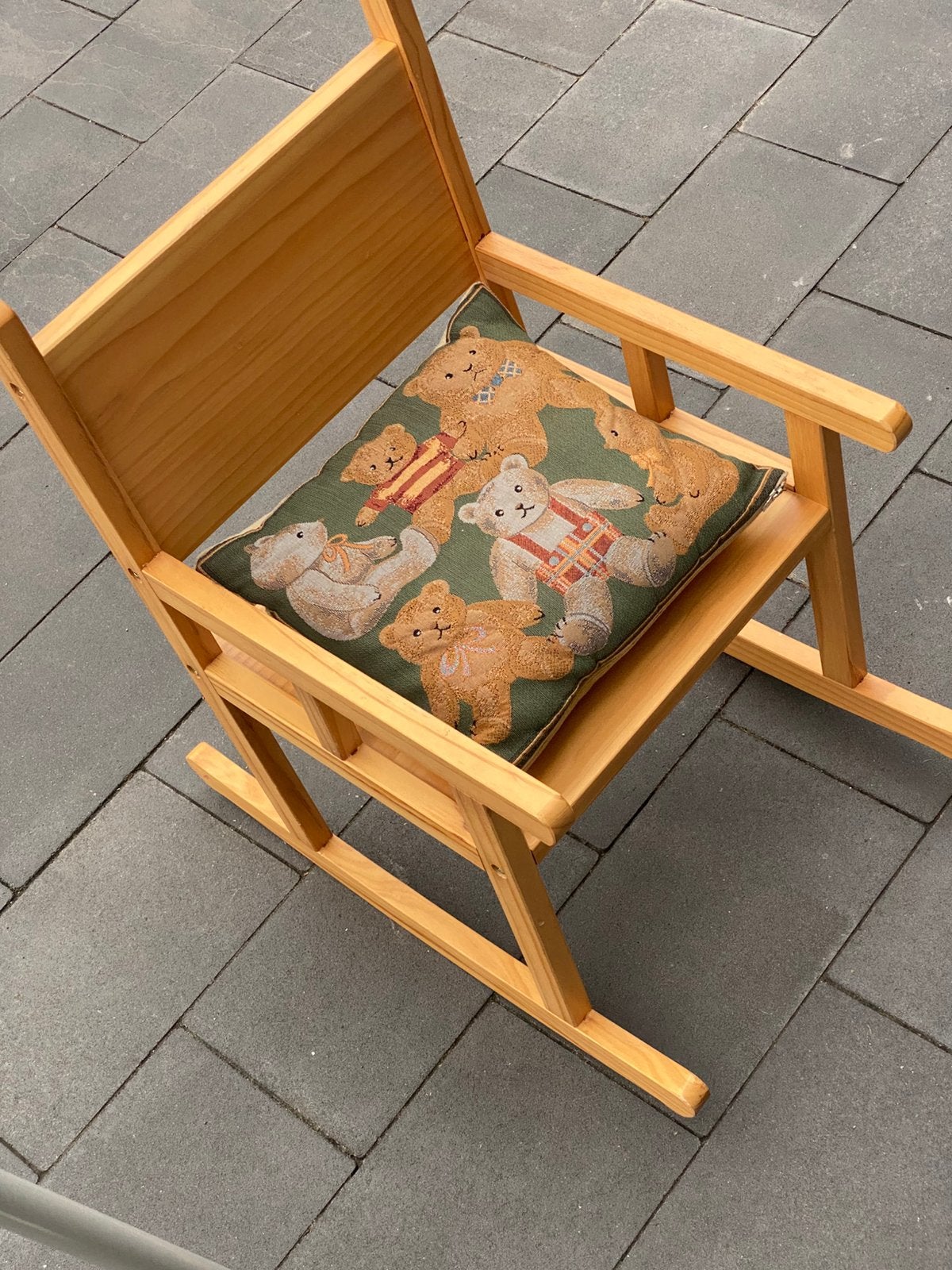 Houten schommelstoeltje voor peuters en kleuters., Ophalen, Zo goed als nieuw