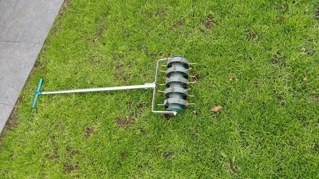 Gazonprikker gazonbeluchter prikrol, Tuin en Terras, Ophalen, Zo goed als nieuw