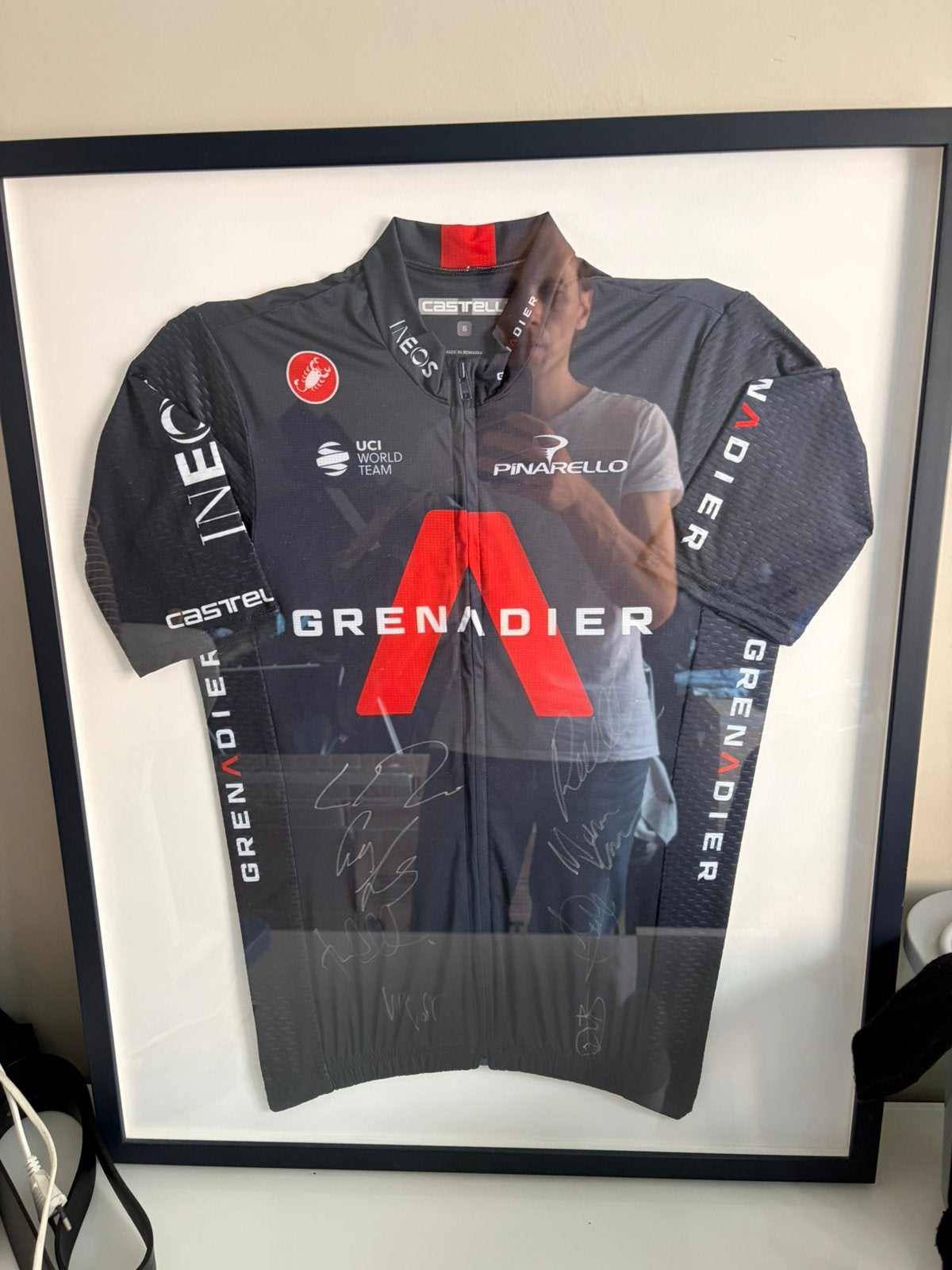 Chemise Ineos Grenadier Tour dédicacée et encadrée, Enlèvement, Comme neuf