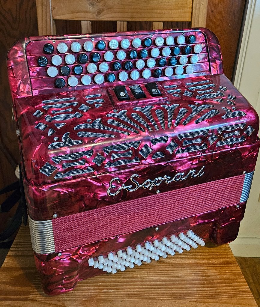 Accordeon E.Soprani do3, 72 bas in perfecte staat, Muziek en Instrumenten, Accordeons, 72-bas, Met koffer, Zo goed als nieuw, Knopaccordeon