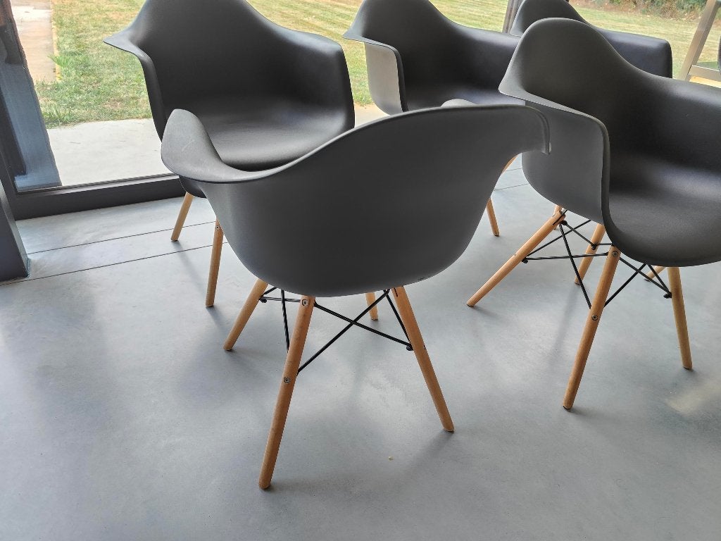 zwarte kuipstoelen met houten poten – modern, Huis en Inrichting, Ophalen, Gebruikt, Zwart, Hout