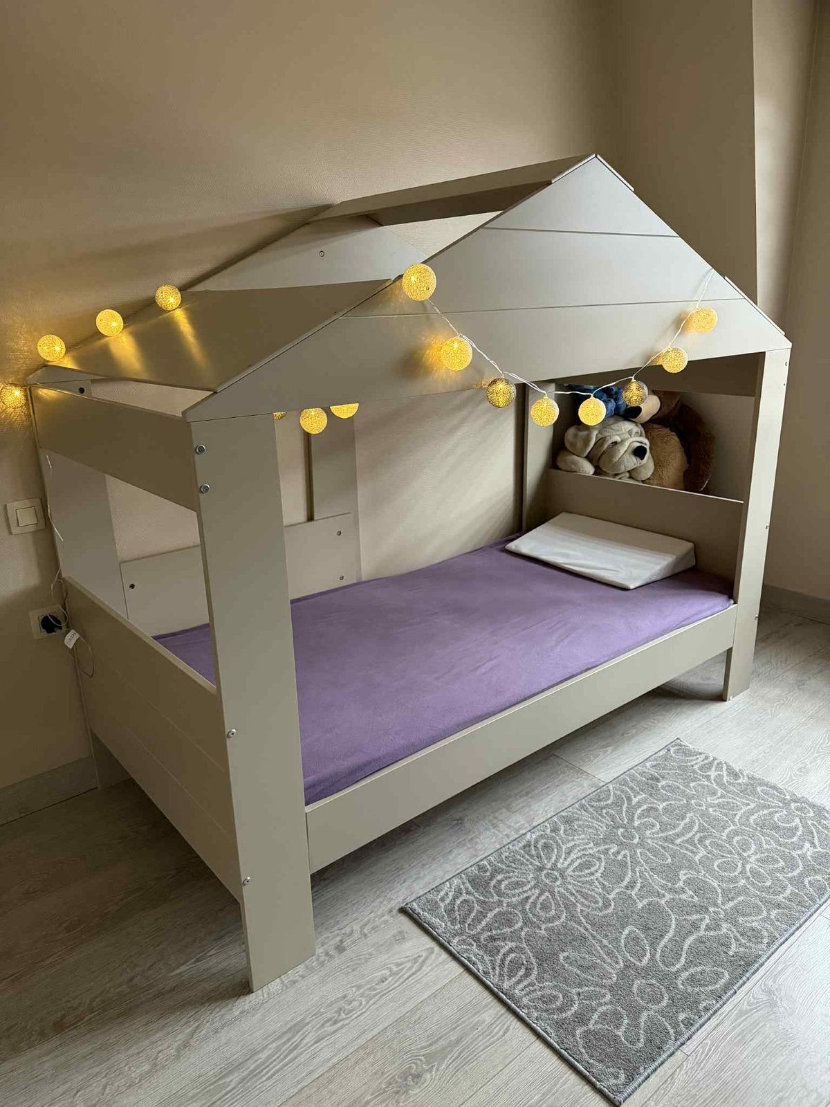 Lit cabane enfant + matelas, Enlèvement, Comme neuf
