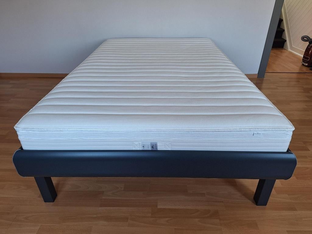 Bed: premium slaapcomfort elke nacht opnieuw, Ophalen, 140 cm, Zo goed als nieuw, Twijfelaar