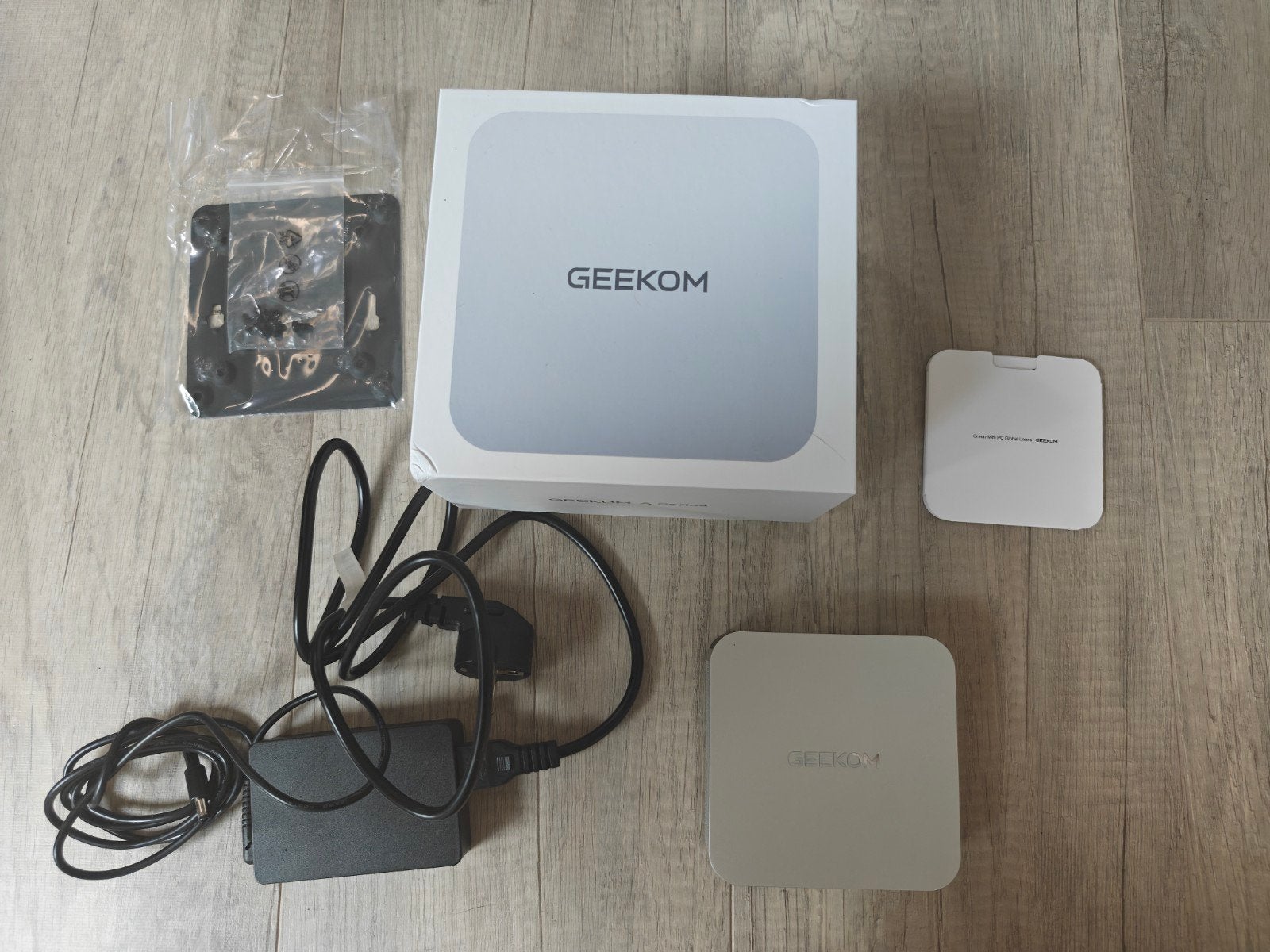 Mini PC Geekom A6 AMD Ryzen 7 6800 + 1TO SSD, Computers en Software, Routers en Modems, Ophalen of Verzenden, Zo goed als nieuw