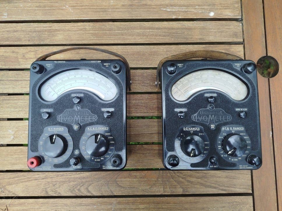 Vintage - 2 analoge AVO multimeters - TS-3007 - excl. condit, Ophalen, Zo goed als nieuw
