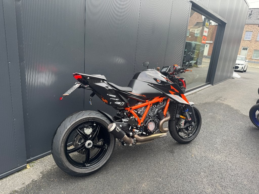 KTM - 1290 SUPER DUKE R EVO, Motoren, 2 cilinders, Occasion, Bedrijf, Meer dan 35 kW
