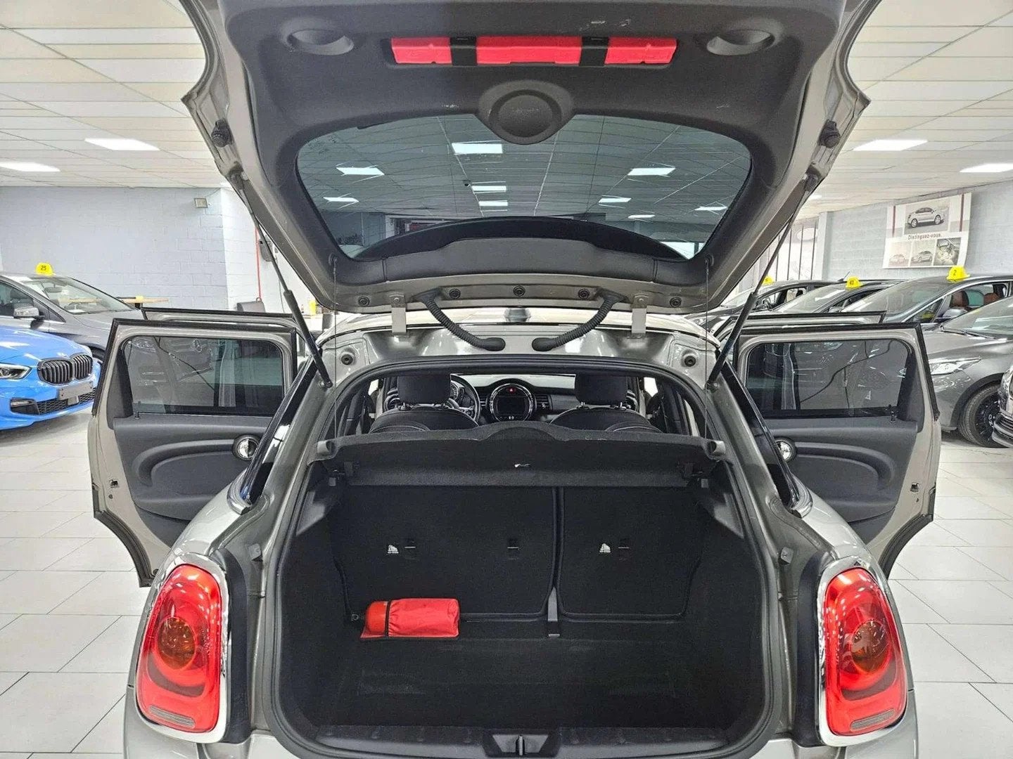 MINI Cooper 1.5i Boîte Automatique Sensors Cruise Gps Bluet, Auto's, Gebruikt, 136 pk, Bedrijf, 5 deurs