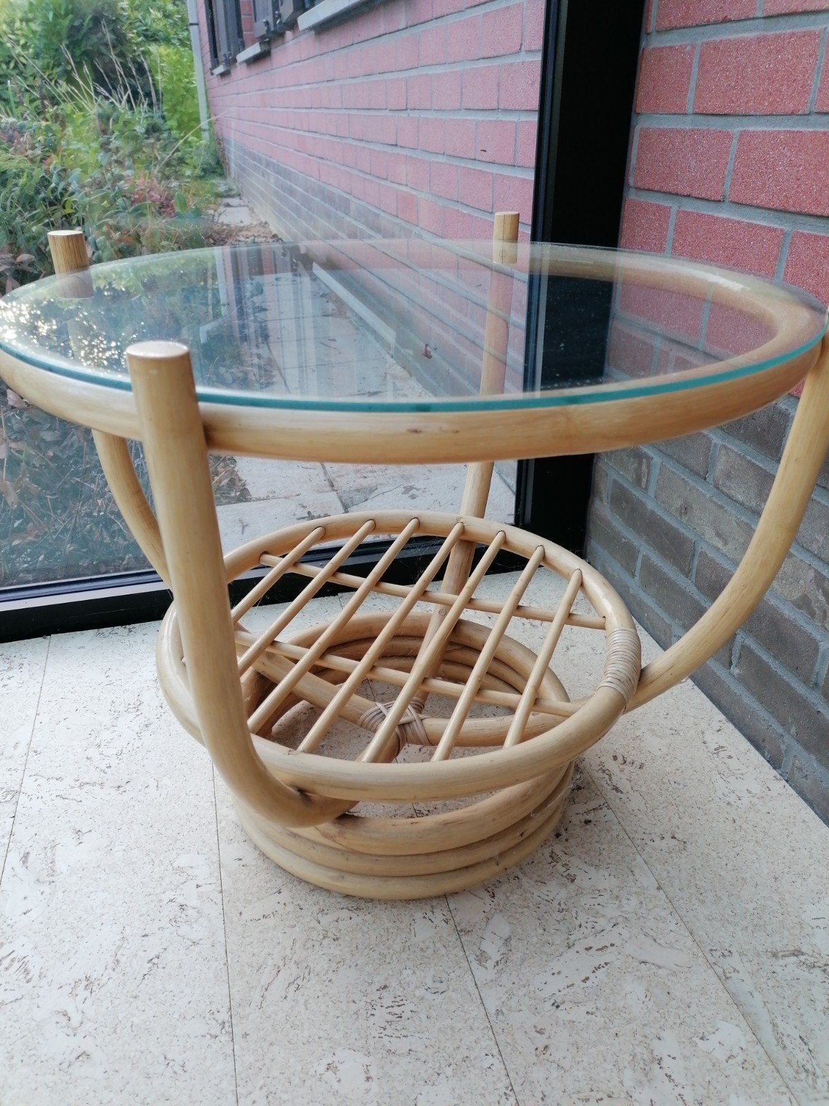 Belle table ronde en verre, Enlèvement